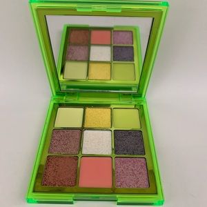 NEON HUDA BEAUTY EYE SHADOW- new